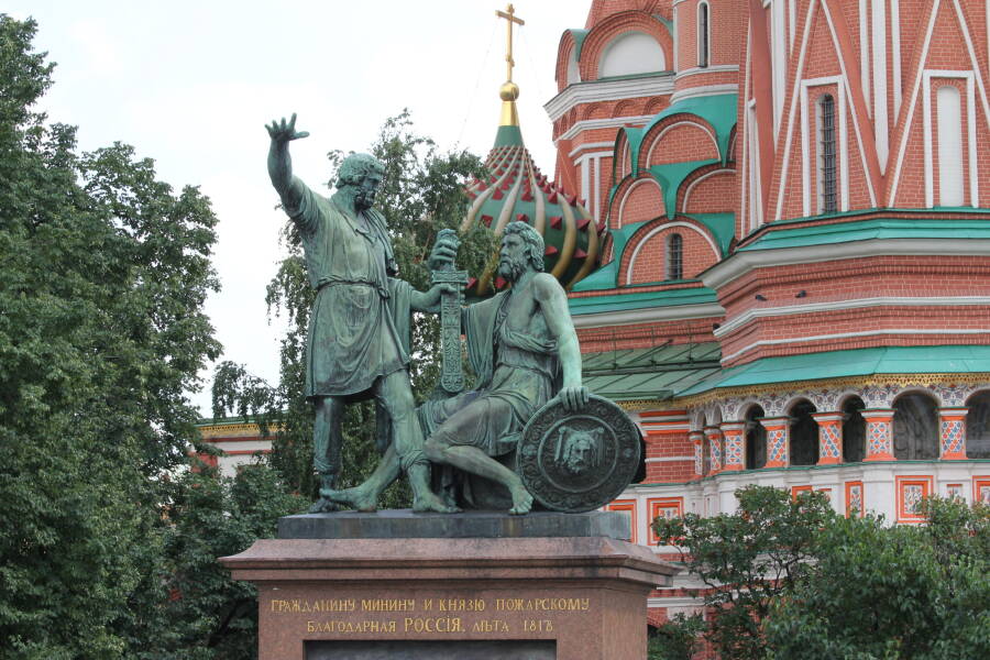 Памятник Минину и Пожарскому (фото: Amarhgil CC BY-SA 3.0)