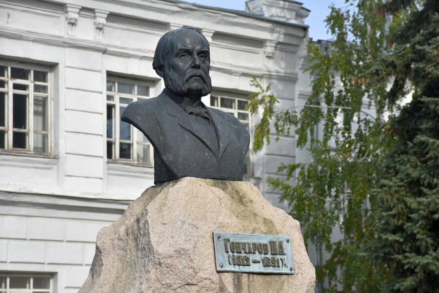 Бюст писателя Гончарова И.А. в Ульяновске. Фото: Vadimgimov CC BY-SA 4.0