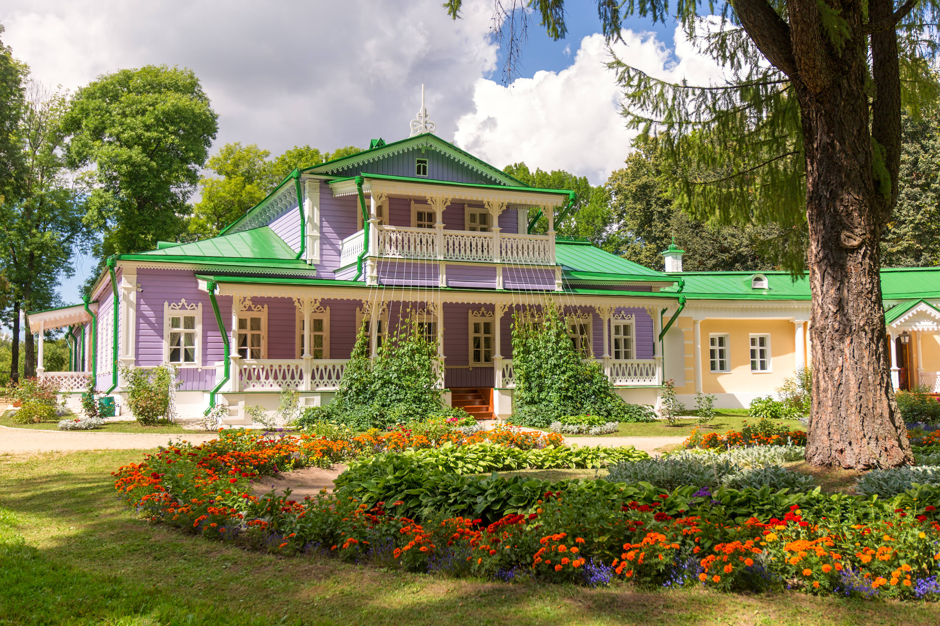 Главный дом в усадьбе Ивана Тургенева Спасское-Лутовиново (фото: Aleksey Lepilin CC BY-SA 4.0)