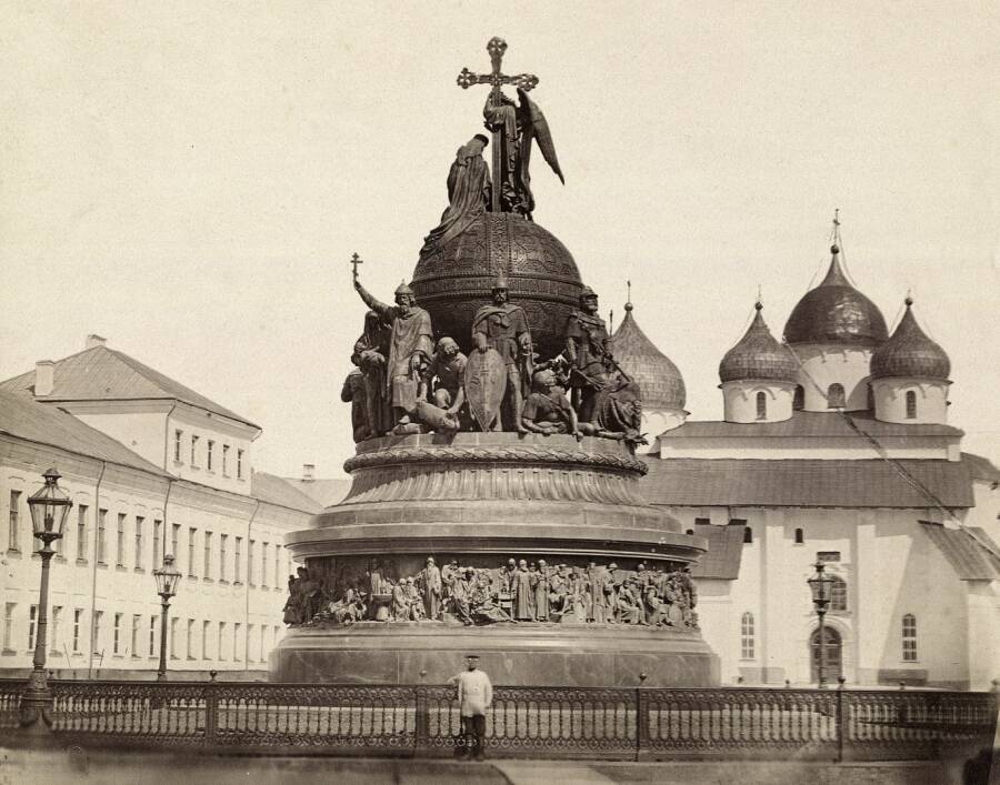 Новгород. Памятник 1000-летию России. Cзади Софийский собор. 1883 год.