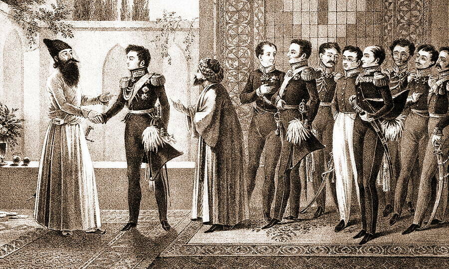 Встреча графа И.Ф. Паскевича с персидским наследником Аббас-Мирзой, 21 ноября 1827 года. В центре свиты русского командующего в очках и белых брюках изображён А.С. Грибоедов. Литография К.П. Беггрова с картины В.И. Мошкова, ок. 1828 года.