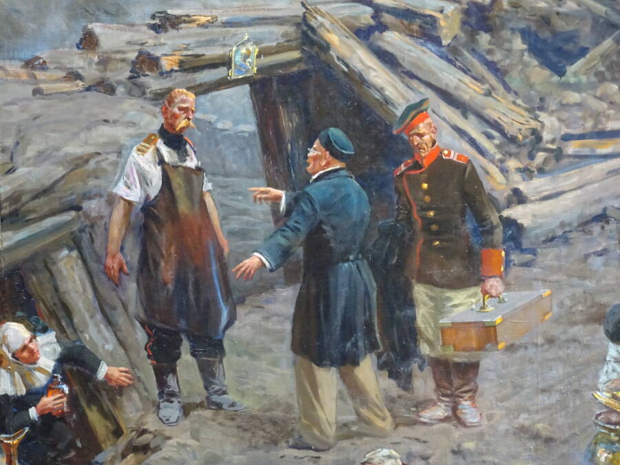 Н.И. Пирогов (в середине, стоит спиной). Фрагмент панорамы «Оборона Севастополя» Франца Рубо. Фото: Lumaca CC BY-SA 4.0