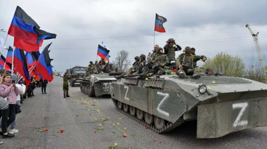 Население освобождаемых районов Донбасса встречает российских военных. 2022 год.