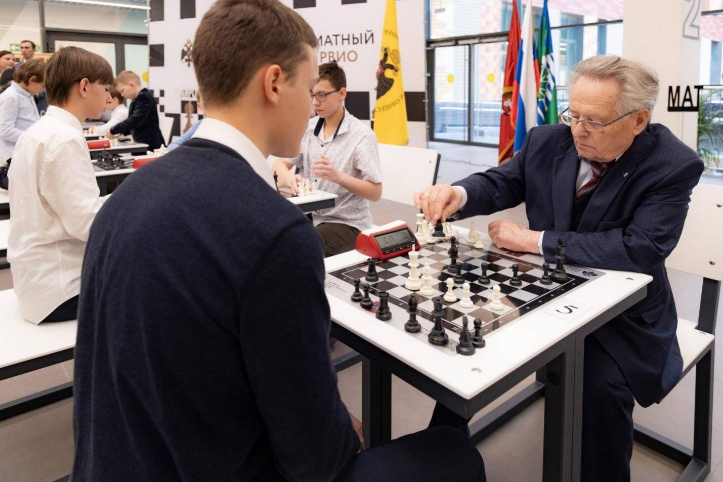 Открытие «Шахматного клуба» РВИО в Троицке, 7 ноября 2024 г.
Справа – Ростислав Мединский