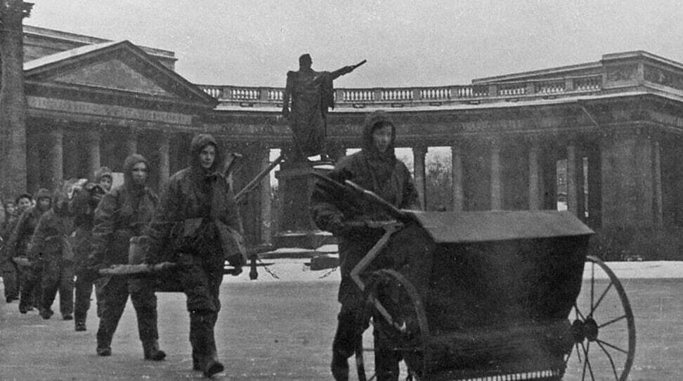 В Петербурге открыты памятники Кутузову и Барклаю-де-Толли