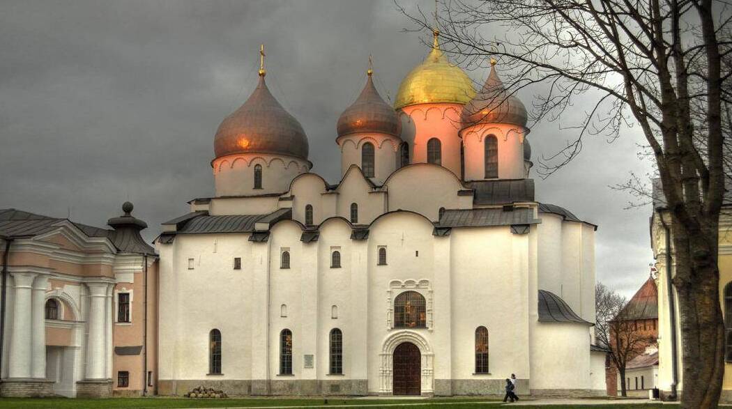 Началось строительство Софийского собора в Новгороде