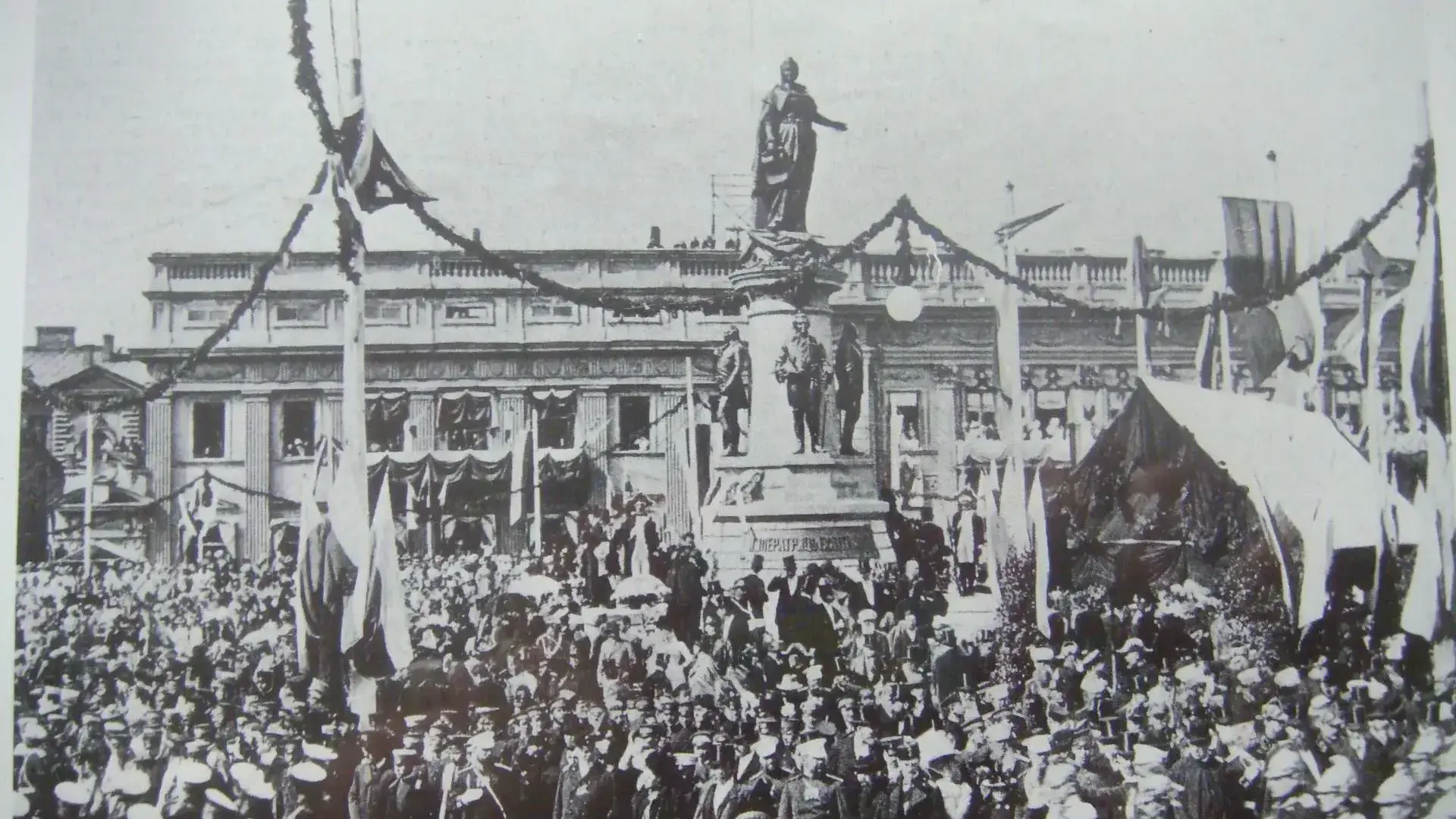 По велению императрицы Екатерины II порт Хаджибей переименован в Одессу