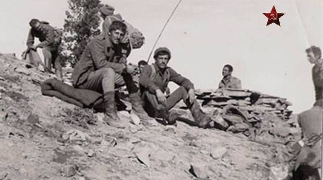 В Афганистане 9-я рота в ходе боя у высоты 3234 отбила 12 атак, уничтожив до подхода помощи сотни душманов