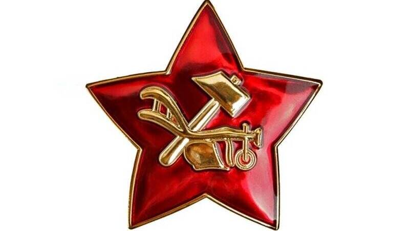 Совет Народных Комиссаров (СНК) принял Декрет об организации Рабоче-Крестьянской Красной Армии (РККА)