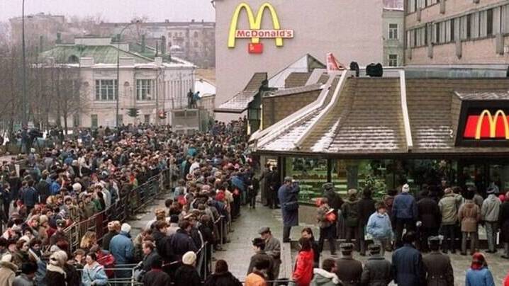 В Москве огромные очереди в первый открывшийся «Макдональдз»