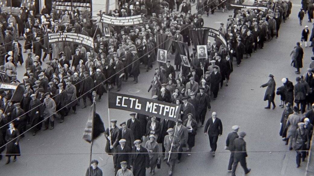 Торжественно открыта 1-я линия Московского метро