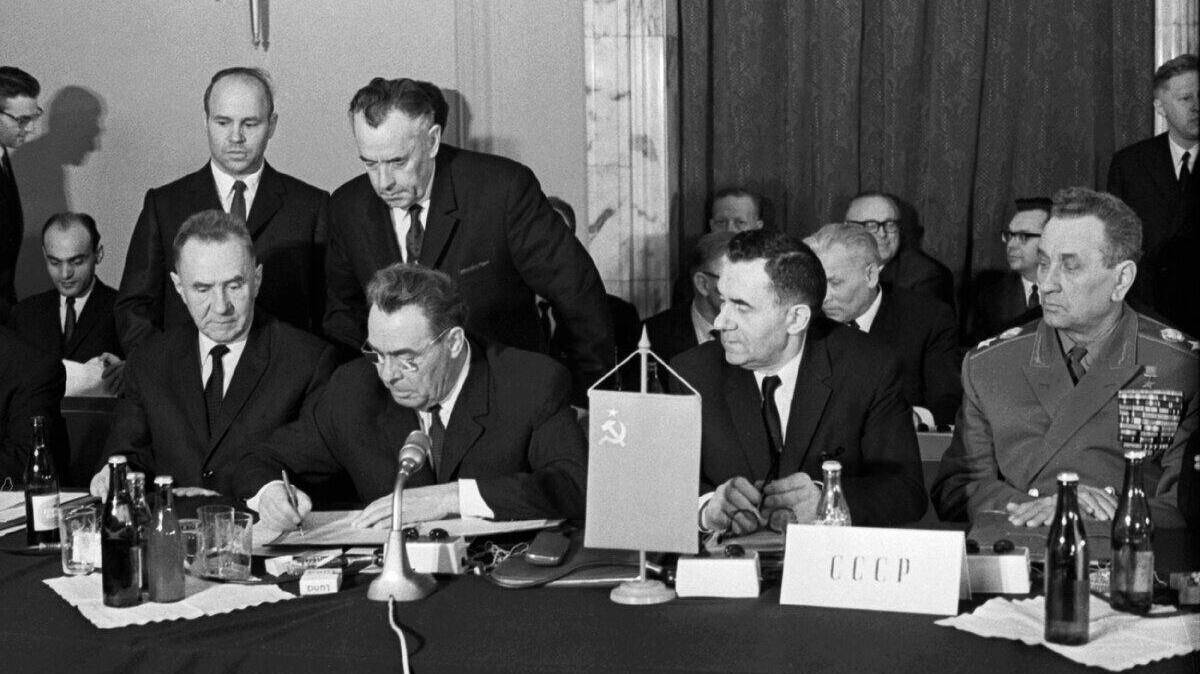 Заключен Варшавский договор