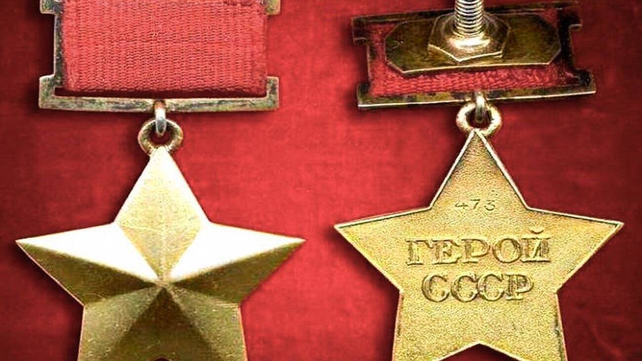 Учреждено почетное звание Героя Советского Союза