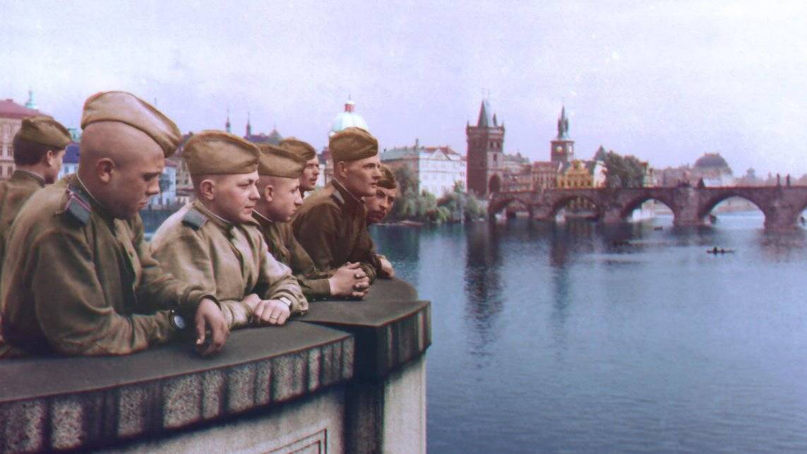 В ходе Пражской стратегической наступательной операции завершено освобождение Чехословакии