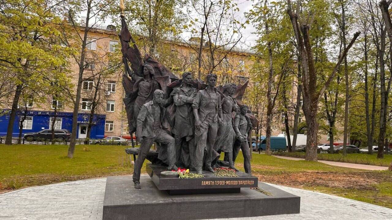 В Краснодоне из разрозненных комсомольских групп образовалась подпольная организация «Молодая гвардия»