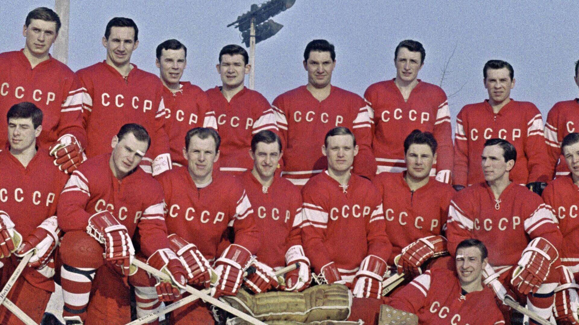 Победив канадцев со счетом 4:2, сборная СССР в 7-й раз подряд стала Чемпионом мира по хоккею