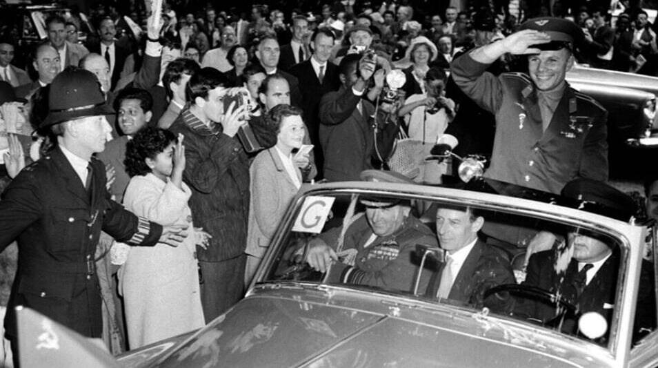 Учреждено звание «Летчик-космонавт СССР»