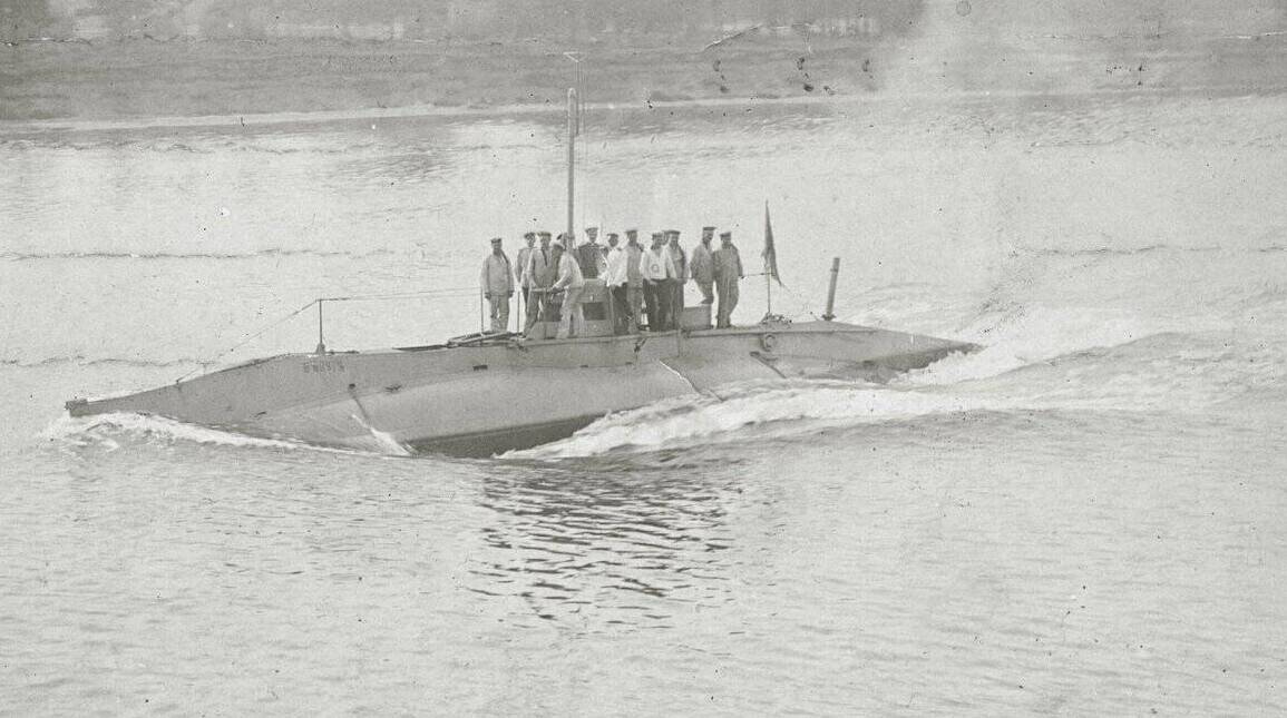 В Либаве сформирован учебный отряд подводного плавания