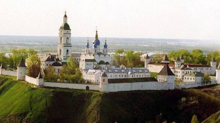 Стрельцами и служилыми казаками основан Тобольск