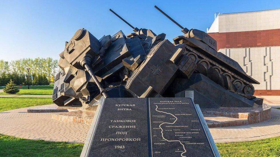 Механик-водитель Т-34 Александр Николаев на Прохоровском поле направил свой горящий танк на немецкий «Тигр» и уничтожил его