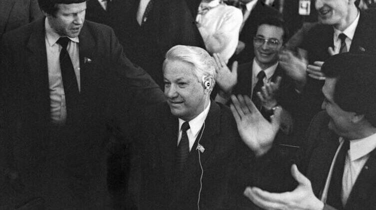 Борис Ельцин избран председателем Верховного Совета РСФСР