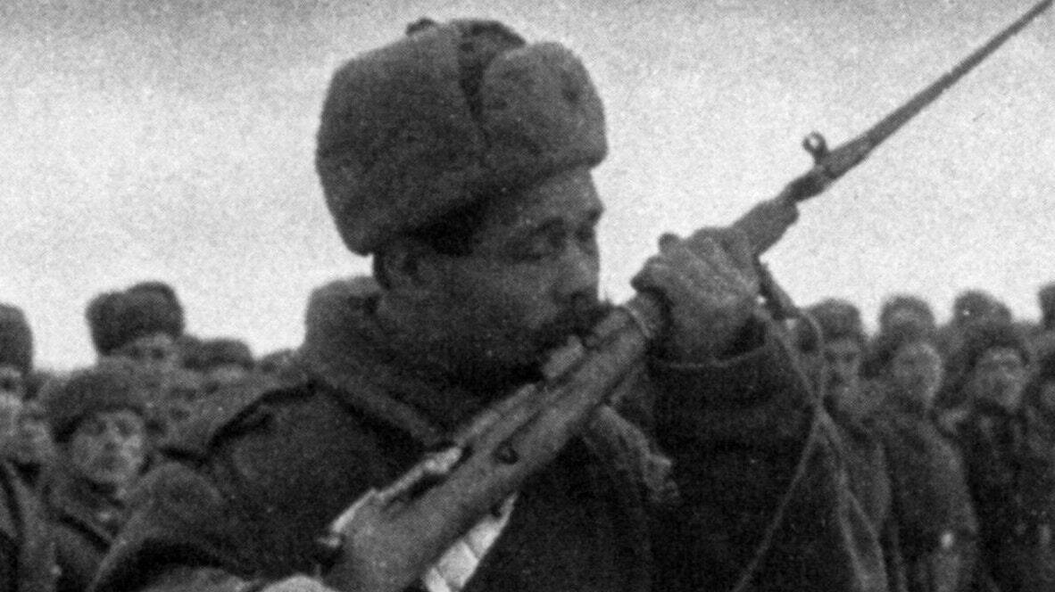 Указом Александра III на вооружение принята винтовка конструкции Мосина