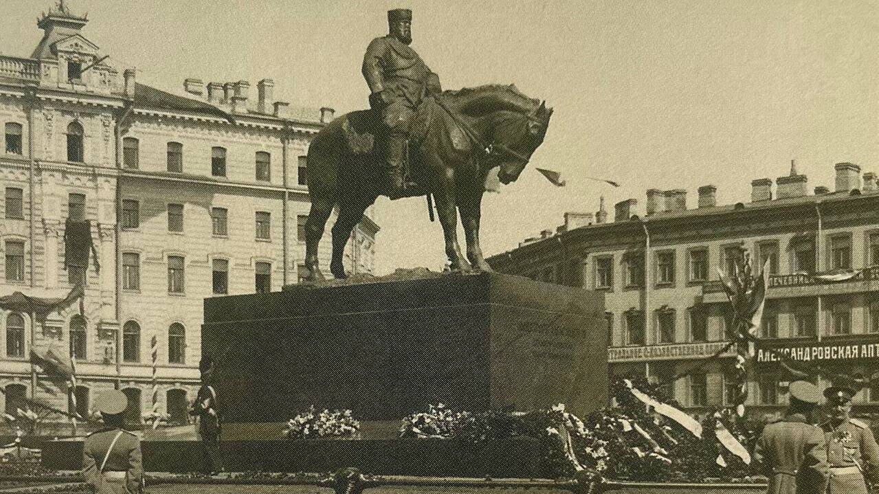 Открыт памятник Александру III