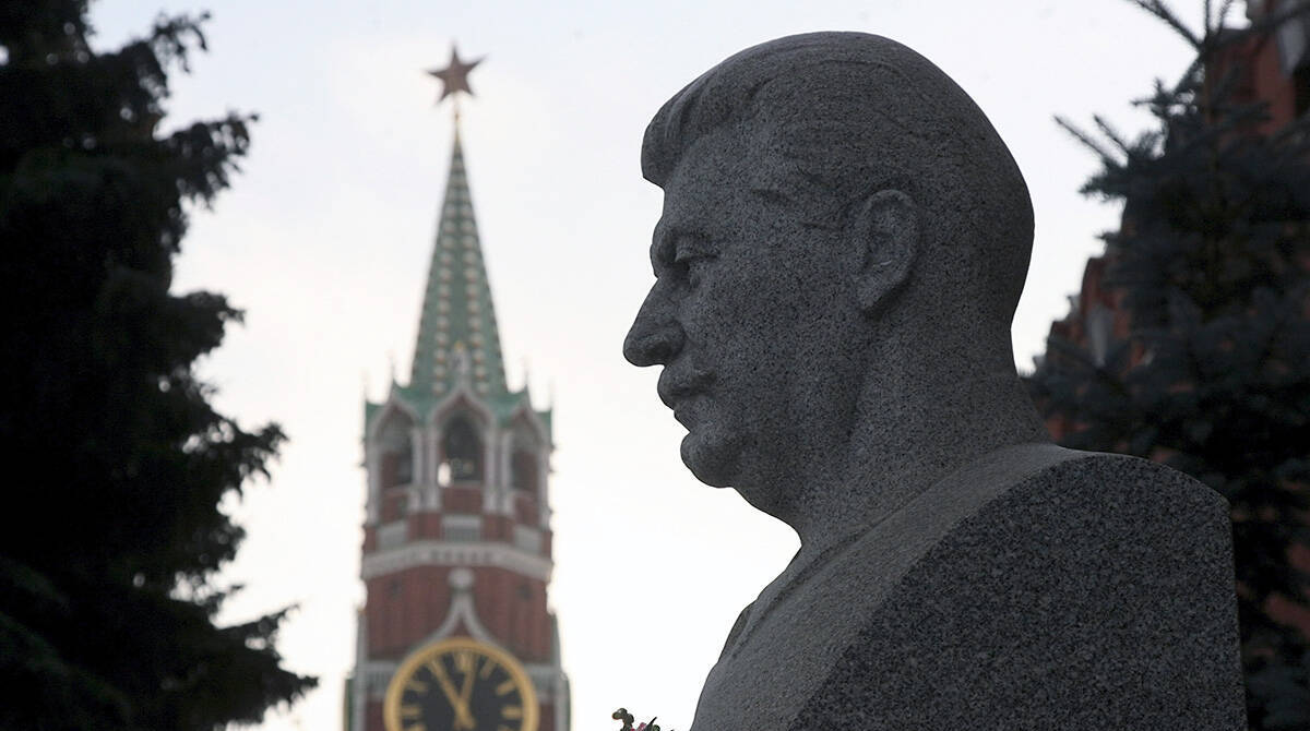 В Москве установлен памятник Сталину