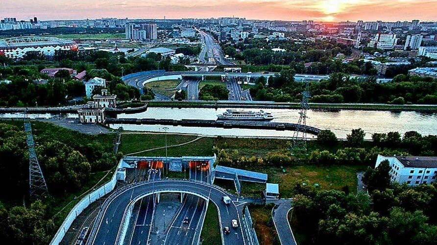 Открыт канал имени Москвы, соединивший реку Москву с Волгой