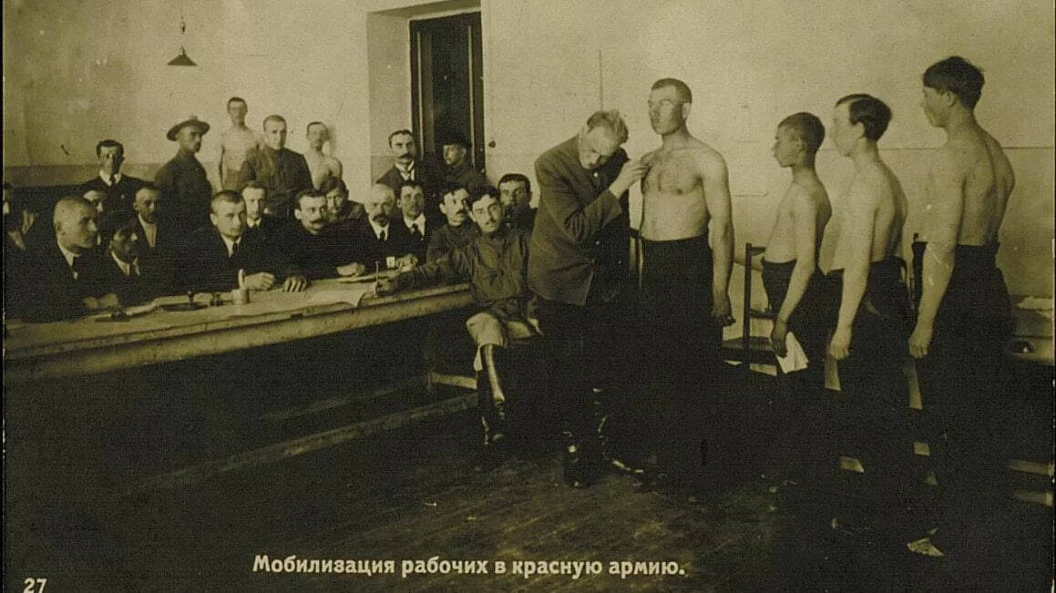 ВЦИК принял постановление о переходе от добровольного принципа комплектования Красной Армии ко всеобщей мобилизации рабочих и крестьян