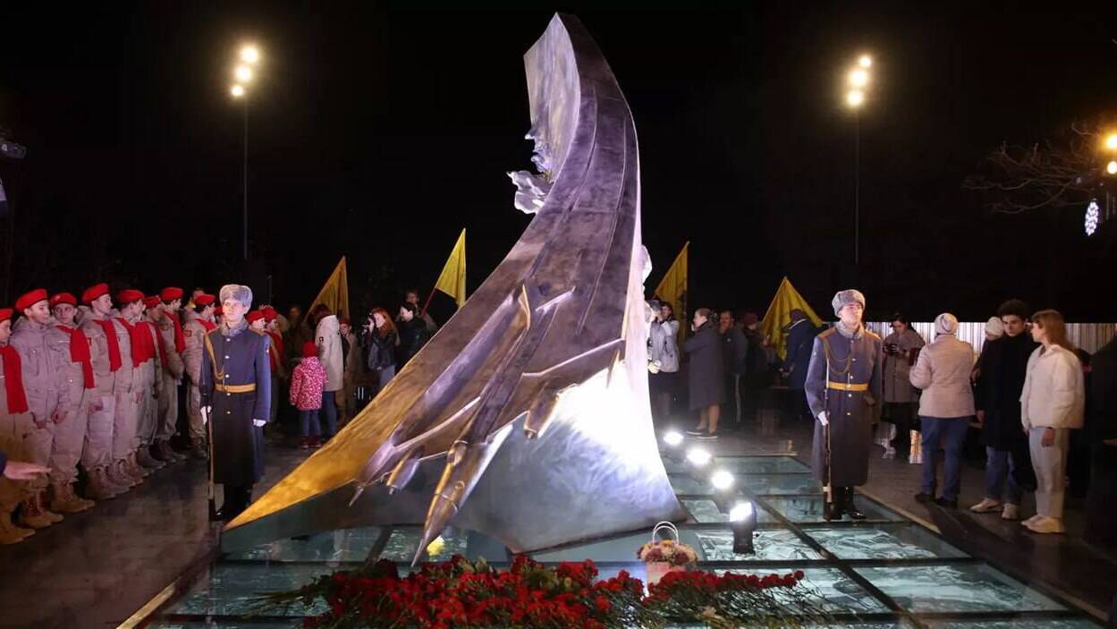 Ценой своей жизни наши летчики Юрий Янов и Борис Капустин увели падающий Як-28 от кварталов Западного Берлина