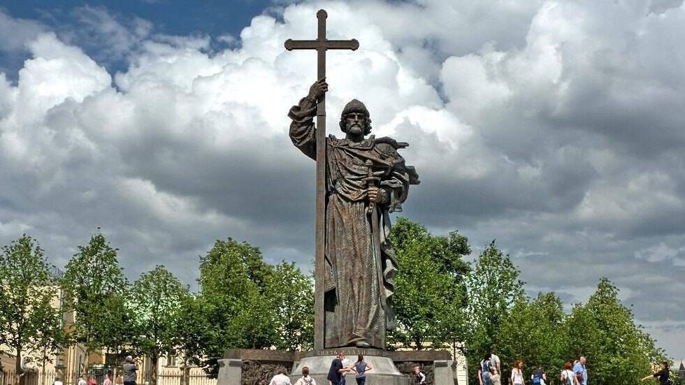 Русь возглавил князь Владимир