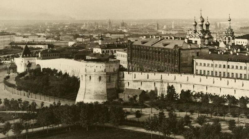 Митрополит Московский Даниил заложил первый камень в фундамент Китайгородской стены