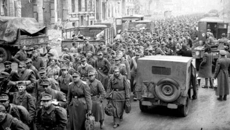 Сообщение Совинформбюро: с 9 по 14 мая на всех фронтах взято более 1,23 млн пленных