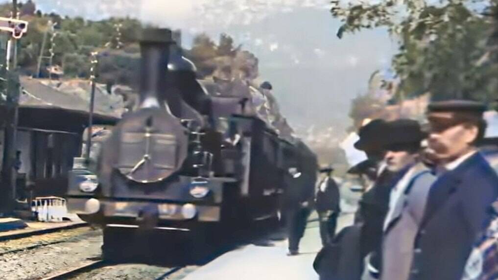 В петербургском саду «Аквариум» в антракте оперетты состоялся первый в России киносеанс