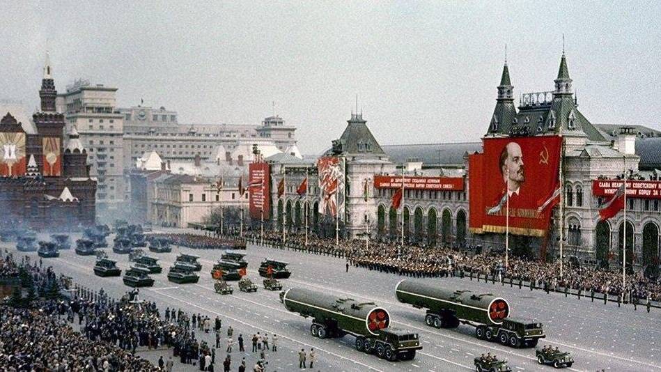 Указом Президиума Верховного Совета СССР 9 Мая снова стало нерабочим днем