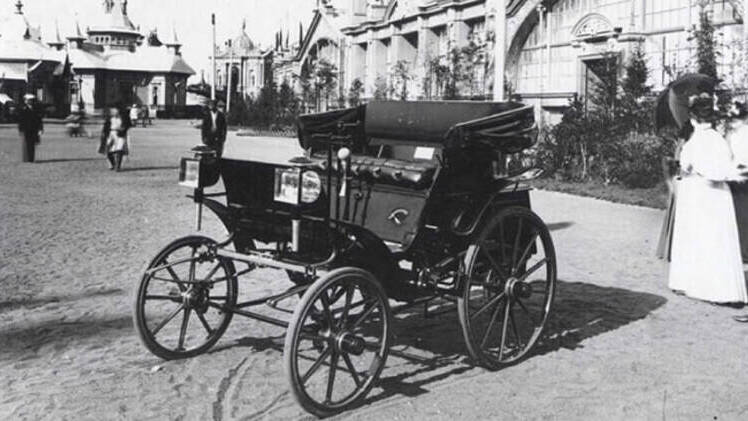 На Всероссийской промышленно-художественной выставке в Нижнем Новгороде представлен первый российский автомобиль