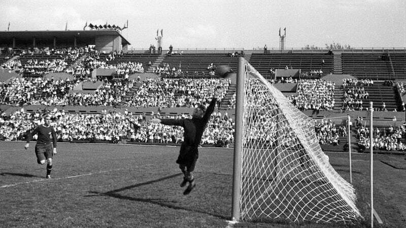 Первая прямая телетрансляция футбольного матча