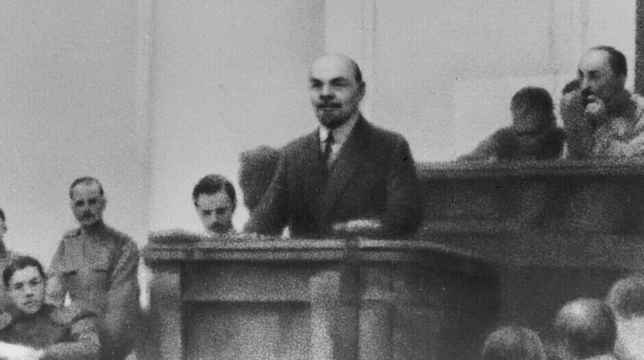 Ленин в Таврическом дворце озвучил свои «Апрельские тезисы» про второй этап революции