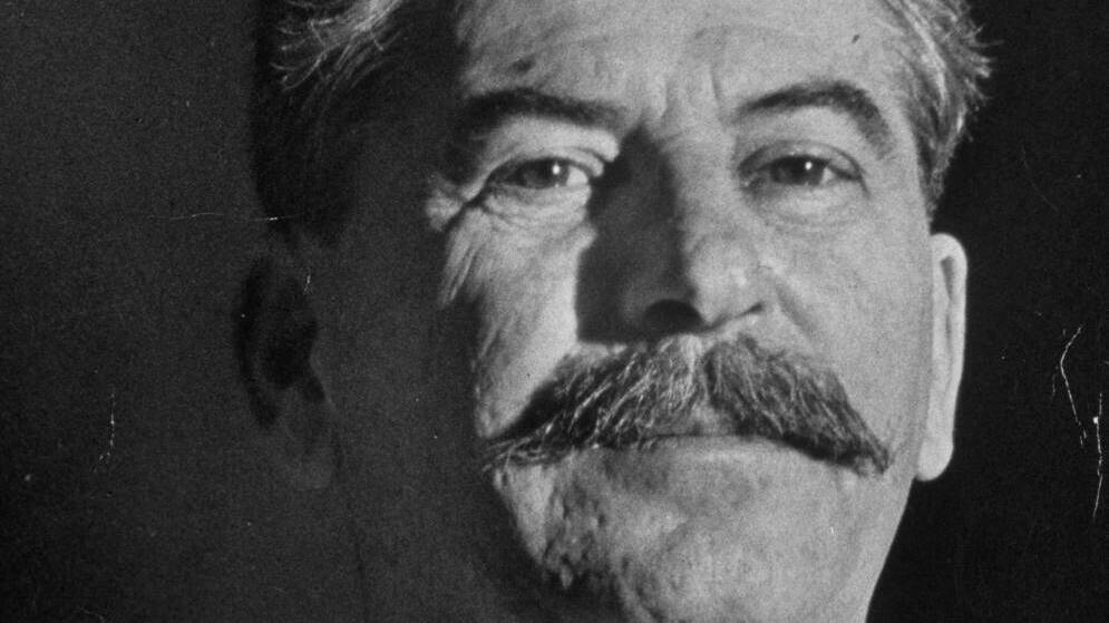 Сталин в первый раз призвал Черчилля открыть второй фронт