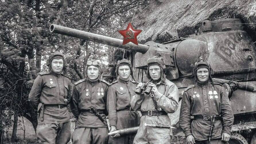 Танки 10-го гвардейского Уральского добровольческого танкового корпуса ворвались в город Львов