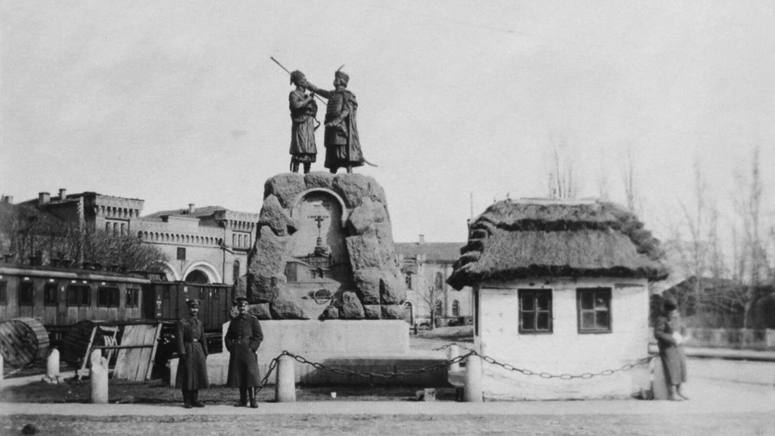 Казнены казаки Кочубей и Искра, пытавшиеся донести Петру I об измене Мазепы