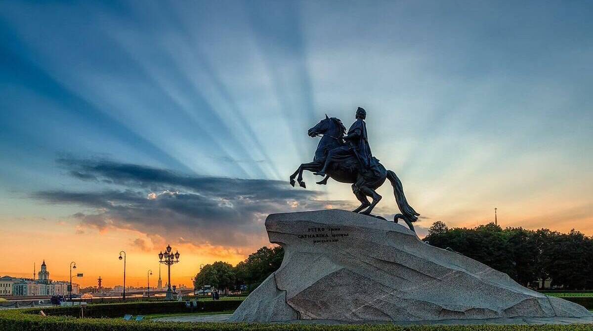 В Петербурге открыт первый памятник