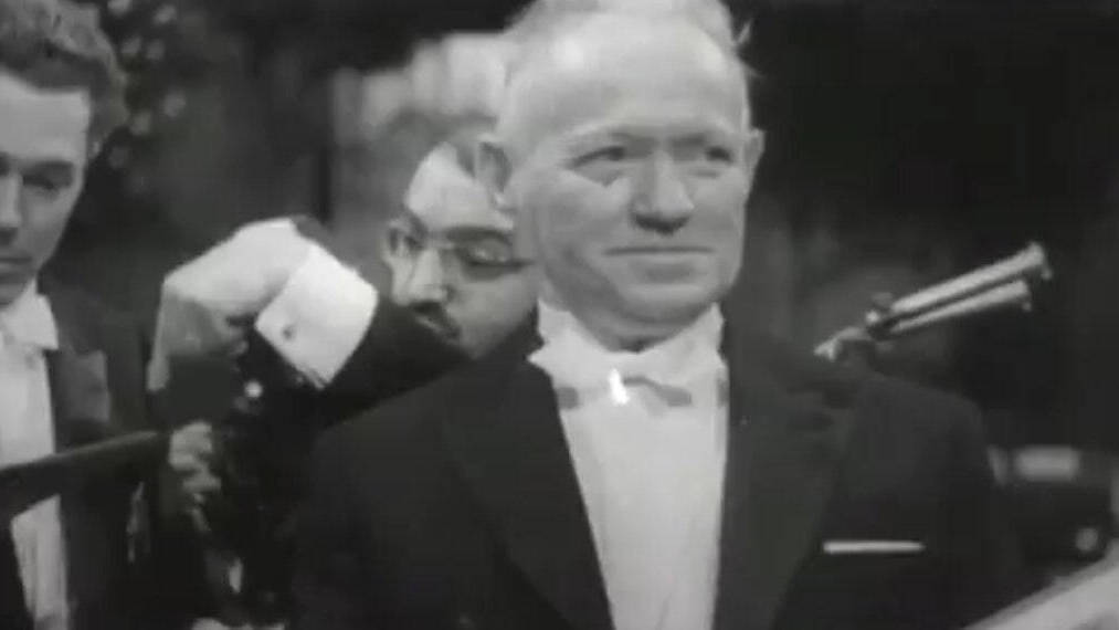 Михаилу Шолохову присуждена Нобелевская премия по литературе