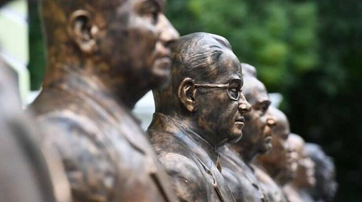 Решением внеочередного пленума ЦК КПСС Генеральным секретарем ЦК КПСС избран Юрий Андропов