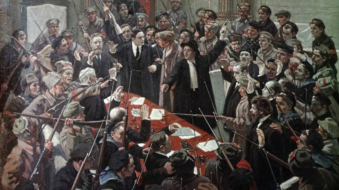 Создан Петроградский Военно-революционный комитет