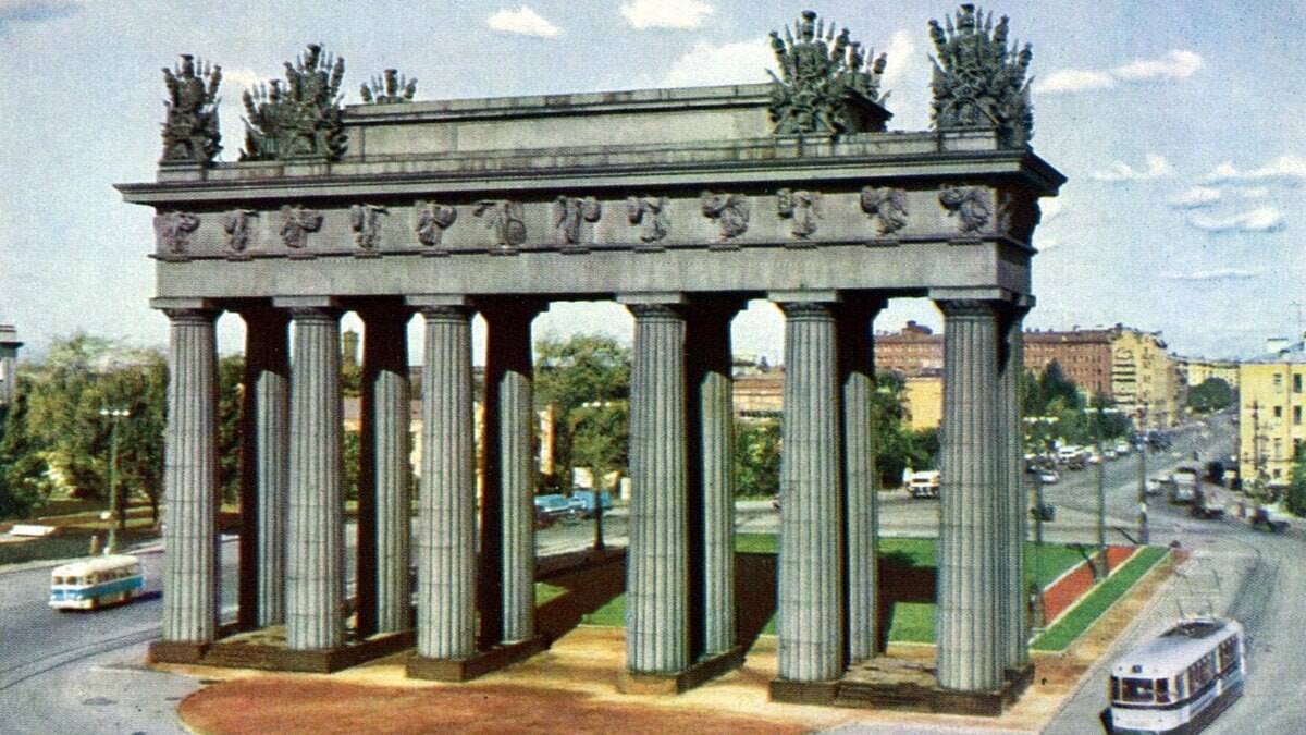 В Петербурге воздвигнуты Московские триумфальные ворота