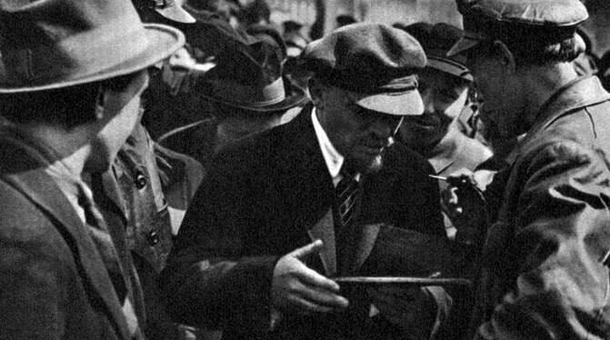 Вместо исторических факультетов в университетах создаются факультеты общественных наук