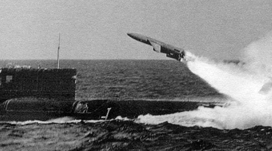 С подводной лодки проекта П-613 осуществлен первый пуск на дальность 500 км крылатой ракеты П-5