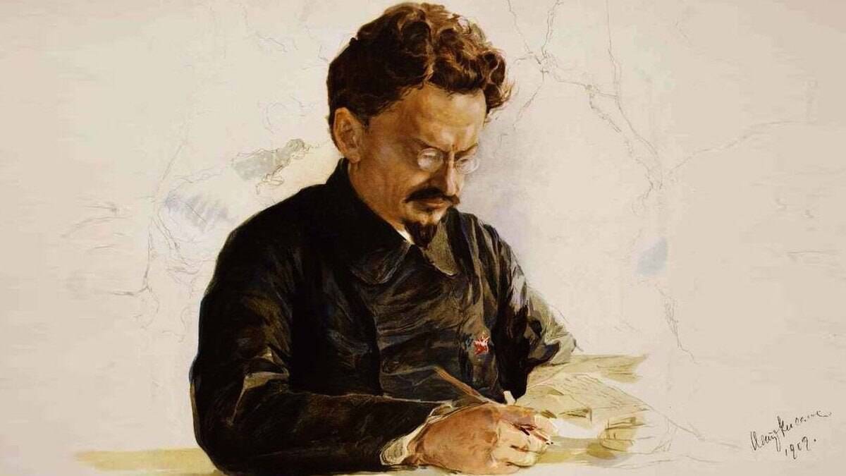 Родился Троцкий